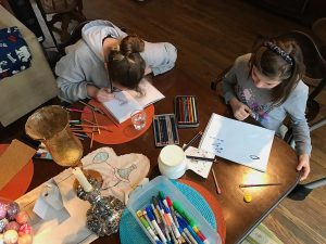 kids-at-table